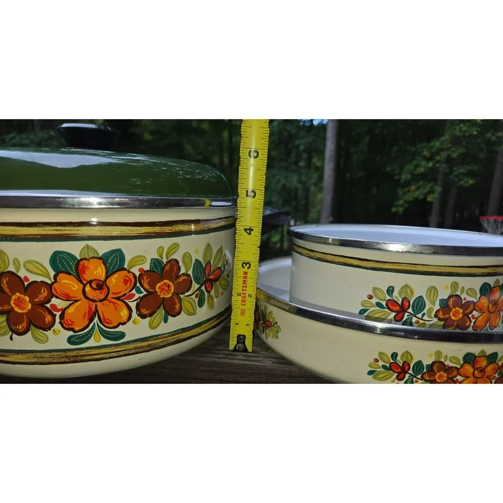 Vintage 1970s Enamelware Cookware Set – Avocado Green Floral (3 Pieces + 1 Lid)